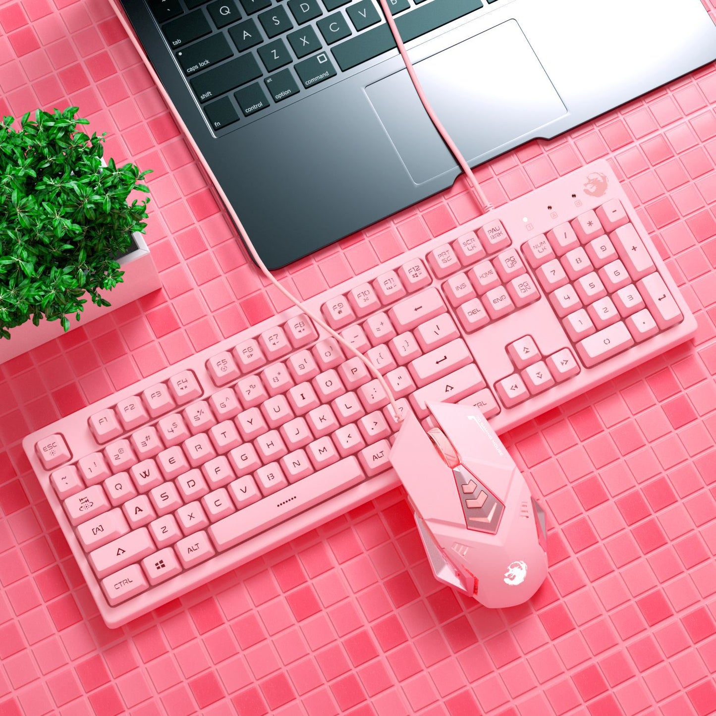 Růžová herní myš PRO, růžová klávesnice a velká design podložka